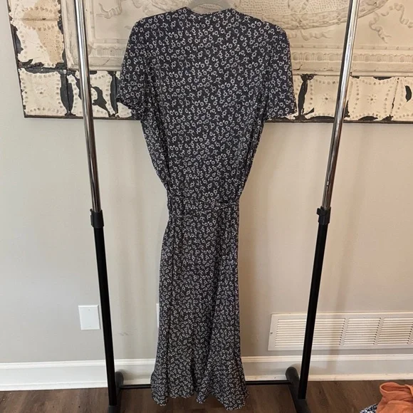 Elegant Navy Floral Maxi Dress - Picture 3 of 3